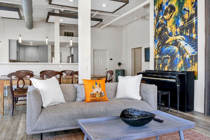 The Ivories mural above the suite&rsquo;s working vintage upright piano
