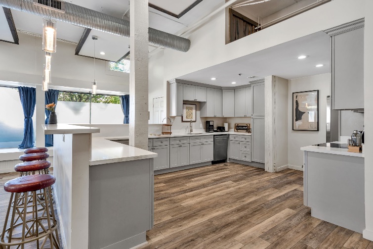 The kitchen in The Ivories suite