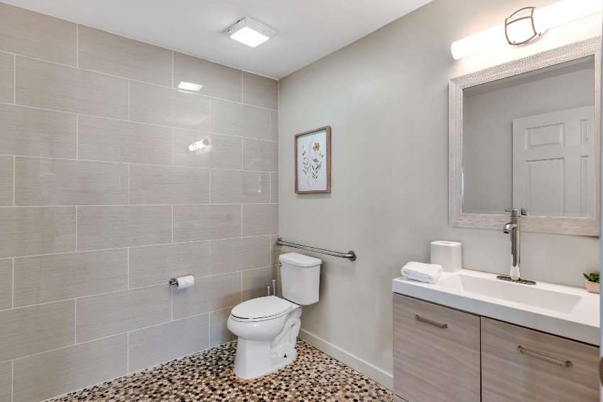 Bathroom two in The Ivories suite