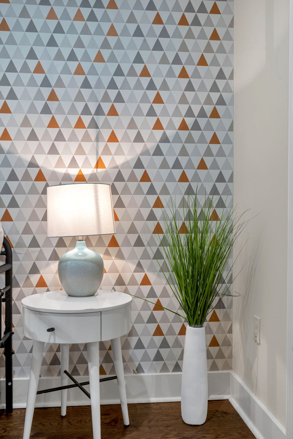 The triangle-patterned wallpaper in The Licorice suite