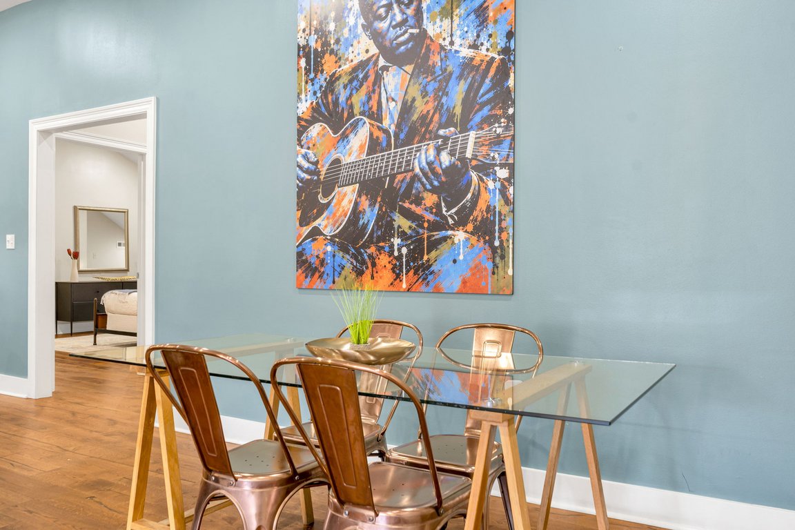 The Delta mural — Lonnie Johnson with his guitar, painted in splashes of gold, green, and blue in the dining area